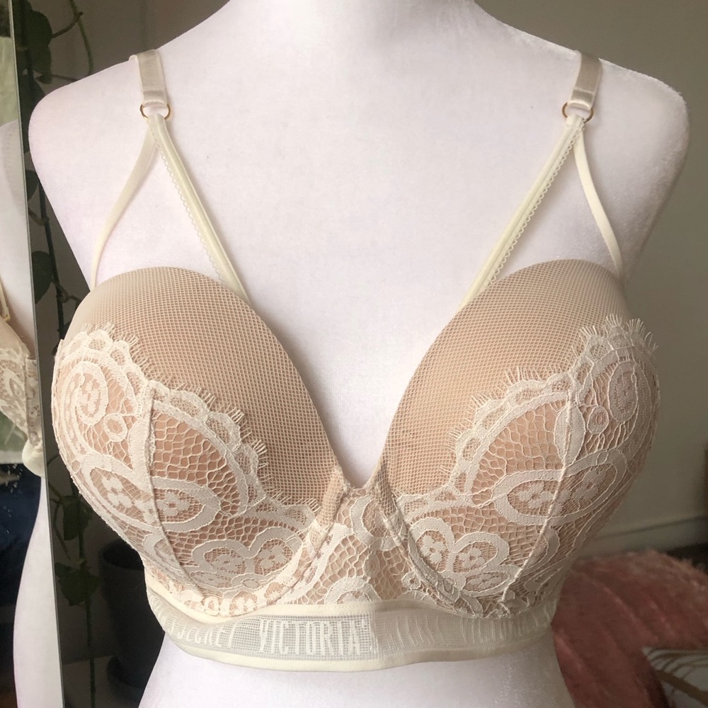 VICTORIA’S SECRET VERY SEXY PUSH UP BRA 🍭